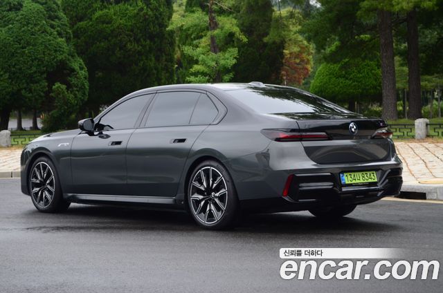 BMW i7 G70 M70 xDrive M Performance - фото 1