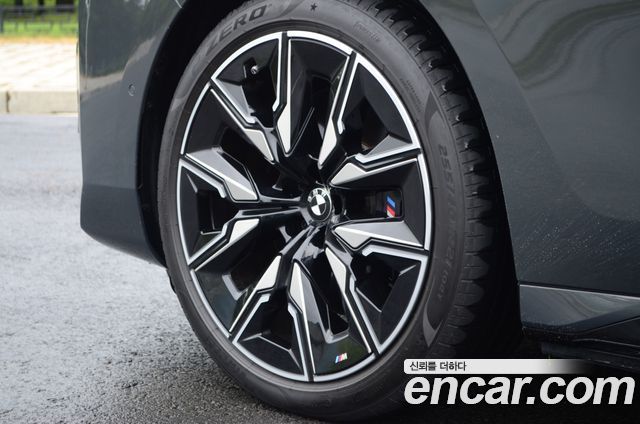 BMW i7 G70 M70 xDrive M Performance - фото 4