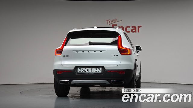 Volvo XC40 T4 Inscription - фото 2