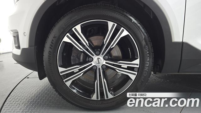 Volvo XC40 T4 Inscription - фото 3