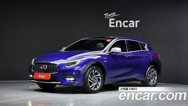 Infiniti Q30 2.0 Essential - фото 0
