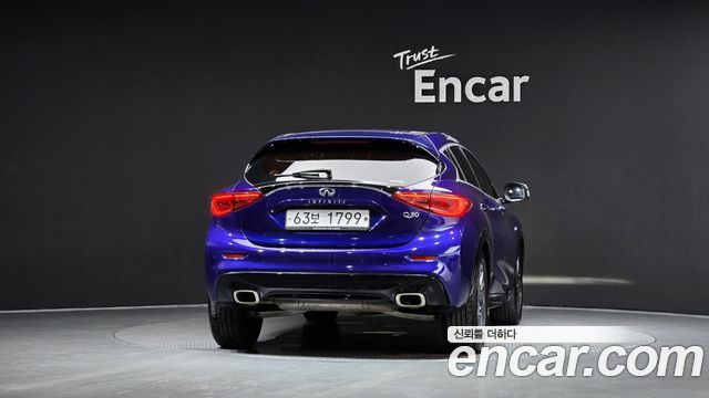 Infiniti Q30 2.0 Essential - фото 3