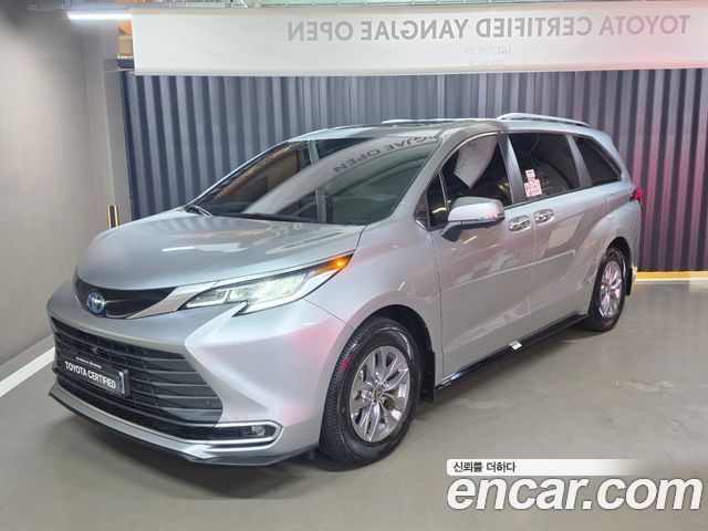 Toyota Sienna 4-го поколения 2.5 Hybrid AWD - фото 0