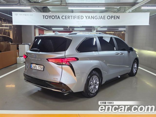 Toyota Sienna 4-го поколения 2.5 Hybrid AWD - фото 1