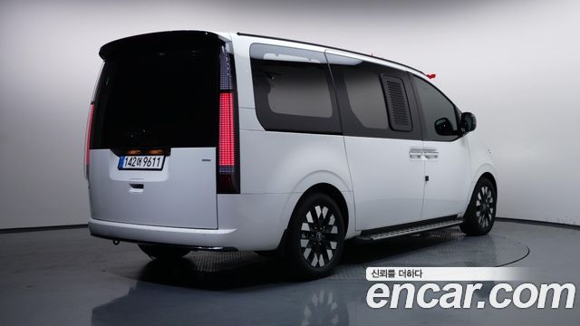 Hyundai Staria 4WD Lounge 7-Seater Inspiration - фото 1