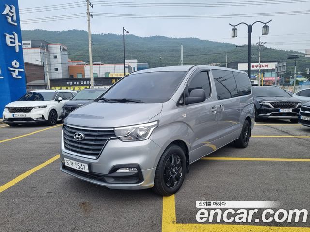 Hyundai Starex New Van 3-Seater Style - фото 0