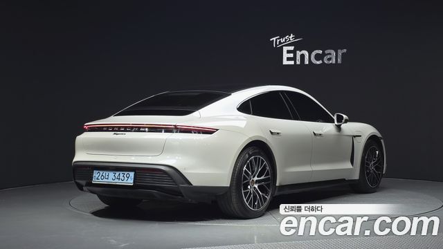 Porsche Taycan Base - фото 1