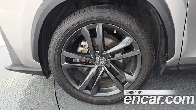 Lexus NX 350h 2-го поколения Premium - фото 4