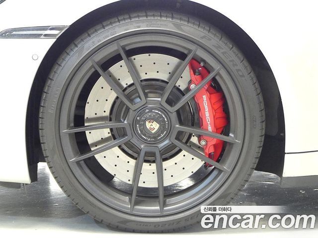 Porsche 911 Carrera 4 GTS Cabriolet - фото 4