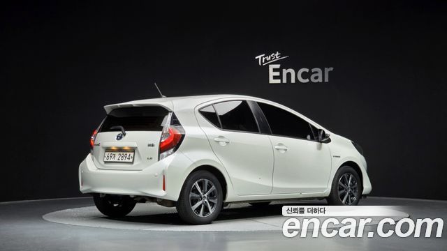 Toyota Prius 1.5 - фото 1