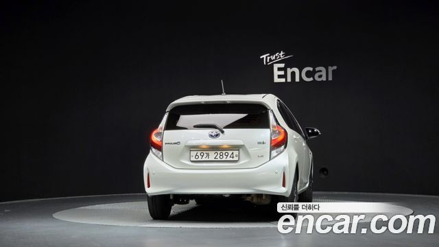Toyota Prius 1.5 - фото 3