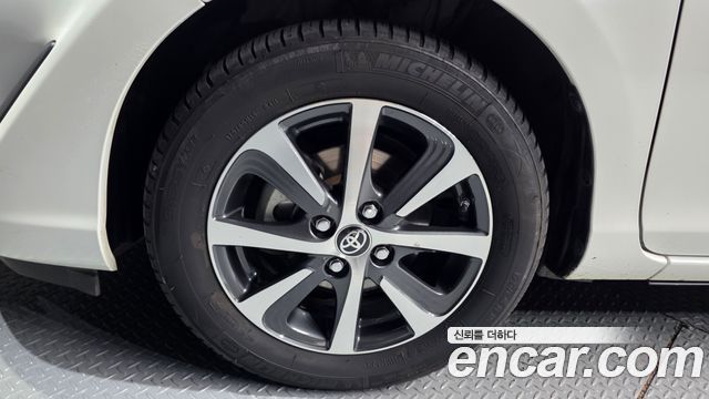 Toyota Prius 1.5 - фото 4