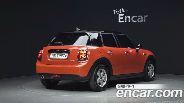 Mini Cooper 5Door Standard 3rd - фото 1