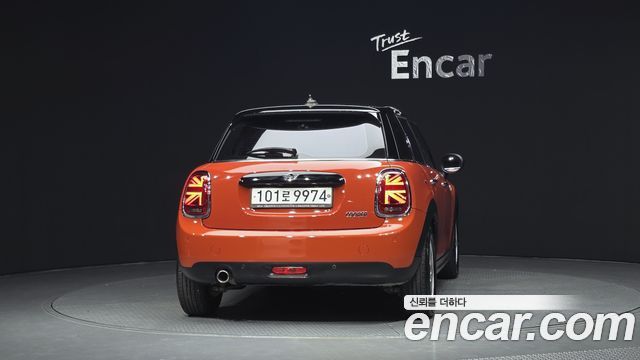 Mini Cooper 5Door Standard 3rd - фото 3