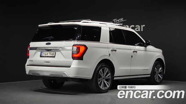 Ford Expedition Platinum 4WD 7Seater - фото 1