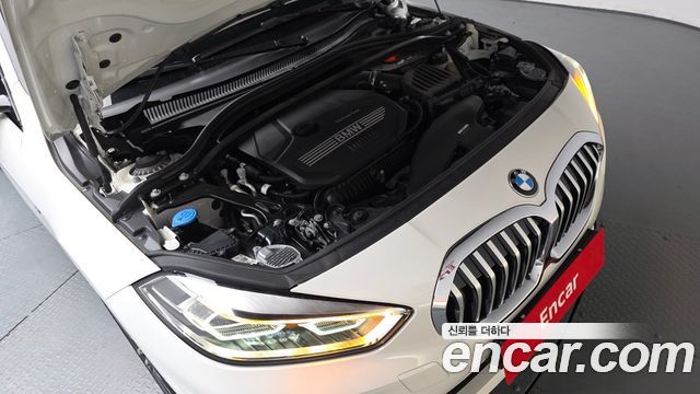 BMW 1 Series F40 120i M Sports - фото 4