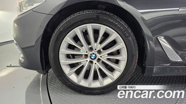 BMW 5 Series G30 520d xDrive Luxury Plus - фото 3