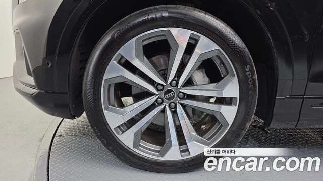 Audi Q8 55 TFSI Quattro Premium - фото 4