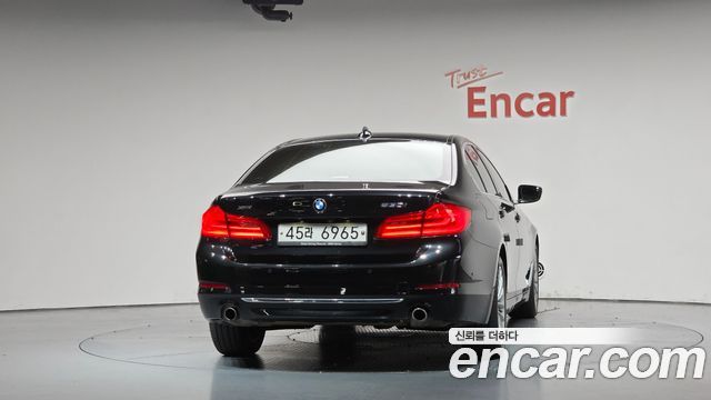 BMW 5 Series G30 530i xDrive Luxury Plus - фото 2