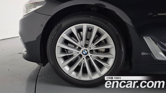 BMW 5 Series G30 530i xDrive Luxury Plus - фото 3