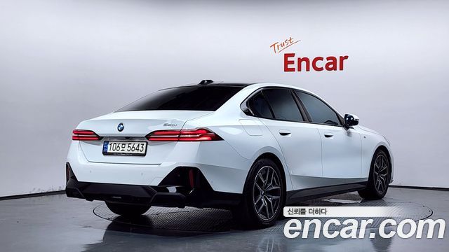 BMW 5 Series G60 520i M Sport - фото 1