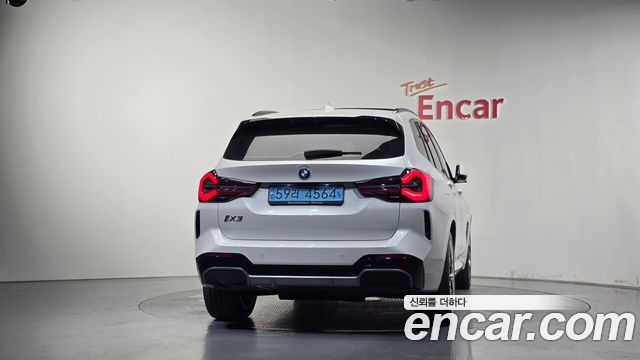 BMW iX3 M Sports - фото 2