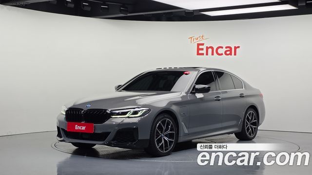 BMW 5 Series G30 530e M Sport - фото 0