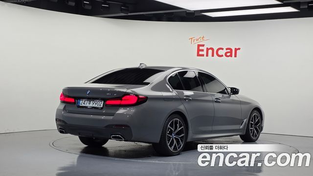 BMW 5 Series G30 530e M Sport - фото 1