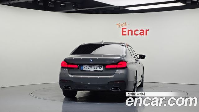 BMW 5 Series G30 530e M Sport - фото 3