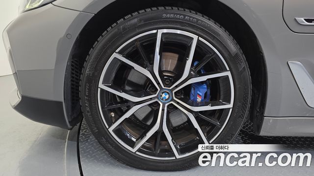 BMW 5 Series G30 530e M Sport - фото 4