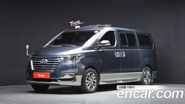 Hyundai Starex New Urban 9-Seater Exclusive - фото 0