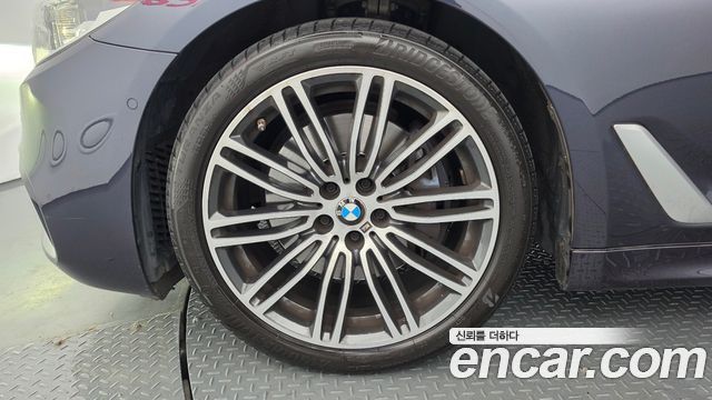 BMW 5 Series G30 530i M Sport Package Plus - фото 4