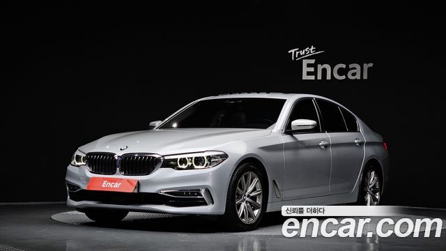 BMW 5 Series G30 520i Luxury - фото 0