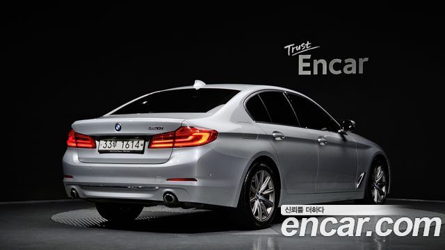 BMW 5 Series G30 520i Luxury - фото 1