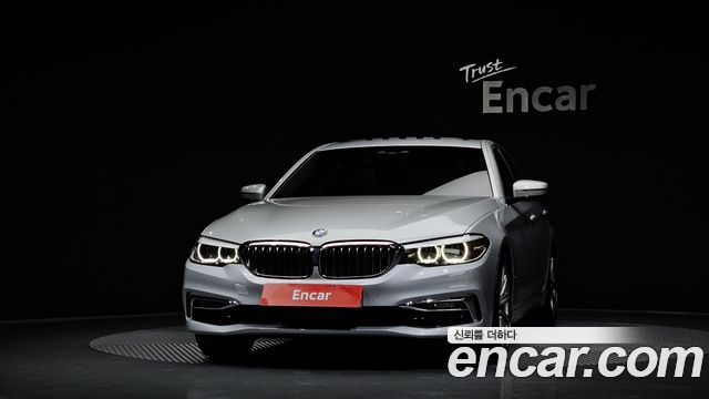BMW 5 Series G30 520i Luxury - фото 2