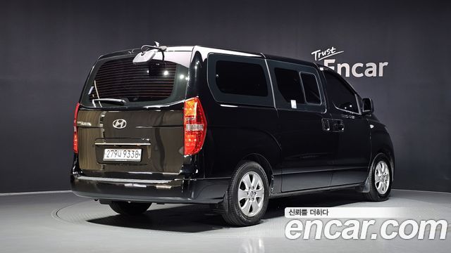 Hyundai Starex New Urban 9-Seater Premium - фото 1