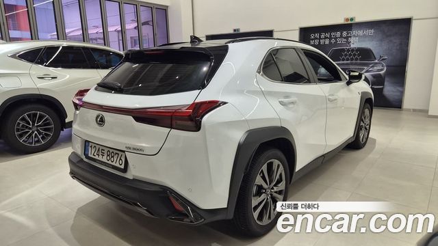 Lexus UX 300h 2.0 F-Sport 2WD - фото 1