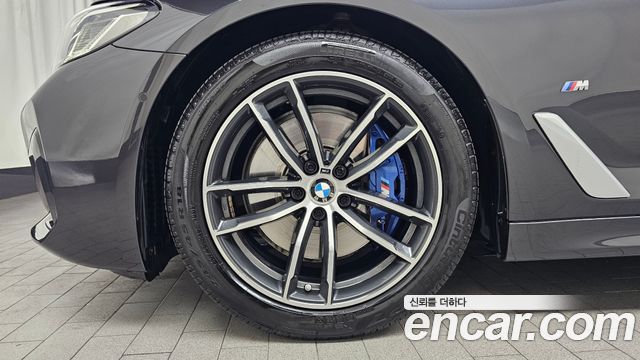 BMW 5 Series G30 520i M Sport - фото 3