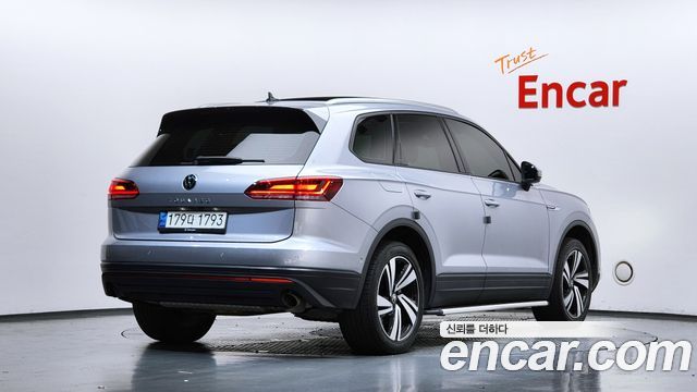 Volkswagen Touareg 3-го поколения 3.0 TDI Premium - фото 1