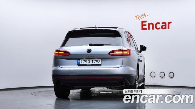 Volkswagen Touareg 3-го поколения 3.0 TDI Premium - фото 3