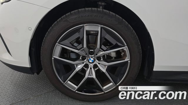 BMW 5 Series G60 520i - фото 4