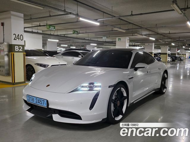 Porsche Taycan Turbo - фото 0