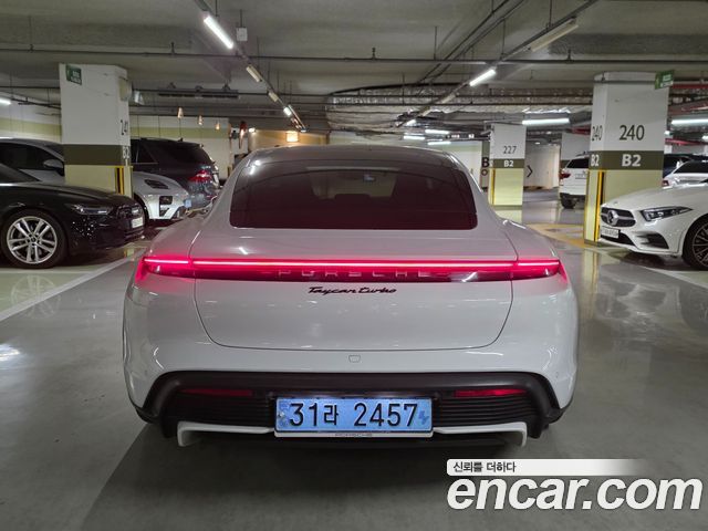 Porsche Taycan Turbo - фото 3