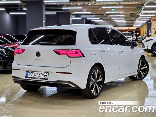 Volkswagen Golf 8-го поколения 2.0 TDI Prestige - фото 1
