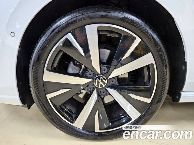 Volkswagen Golf 8-го поколения 2.0 TDI Prestige - фото 4