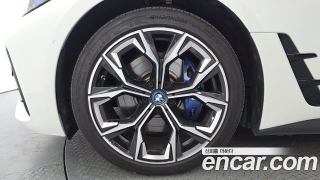 BMW i4 eDrive40 M Sports Pro - фото 4
