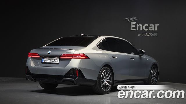 BMW 5 Series G60 520i Special Edition - фото 1