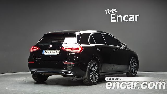 Mercedes-Benz A-Class W177 A220 Hatchback - фото 1