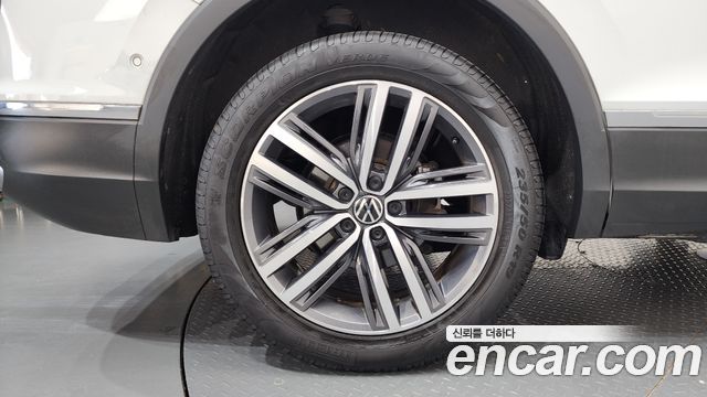 Volkswagen Tiguan Allspace 2.0 TSI Prestige - фото 4
