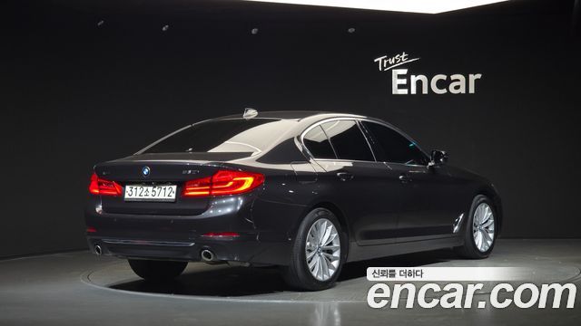 BMW 5 Series G30 530i xDrive Luxury Plus - фото 1